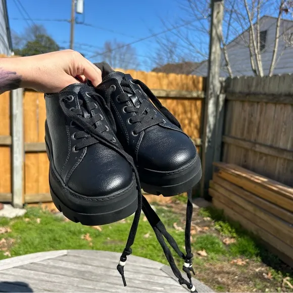 Zodiac Women's Bea Platform Lace-Up Sneakers Black - size 7.5 grunge alternative